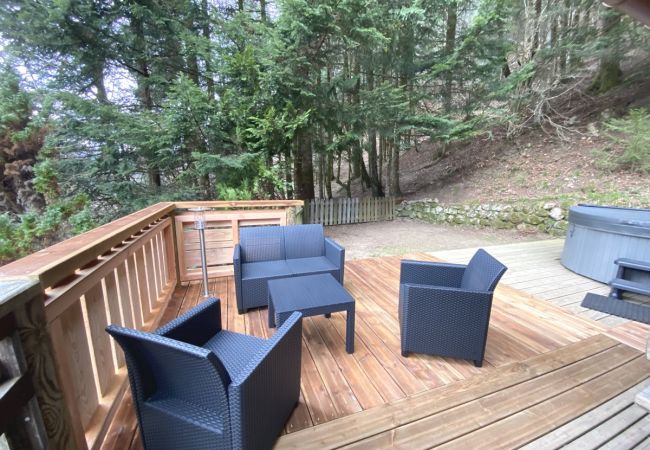 Chalet à La Bresse - LE GRAND CERF  Chalet en rondins avec SPA Jacuzzi Chalet à La Bresse - LE GRAND CERF  Chalet en rondins avec SPA Jacuzzi