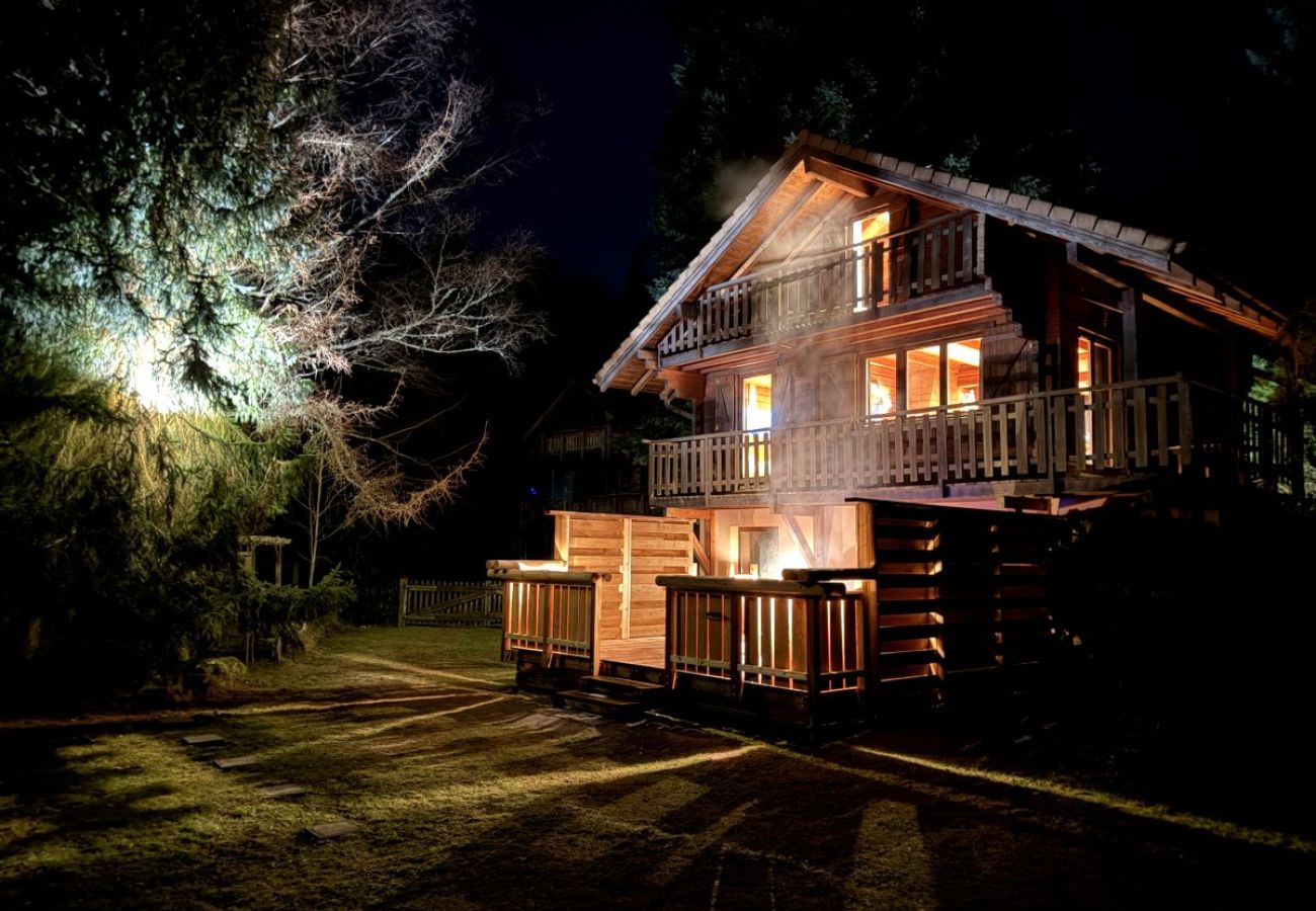 Jardin avec terrasse et vue sur la rivière