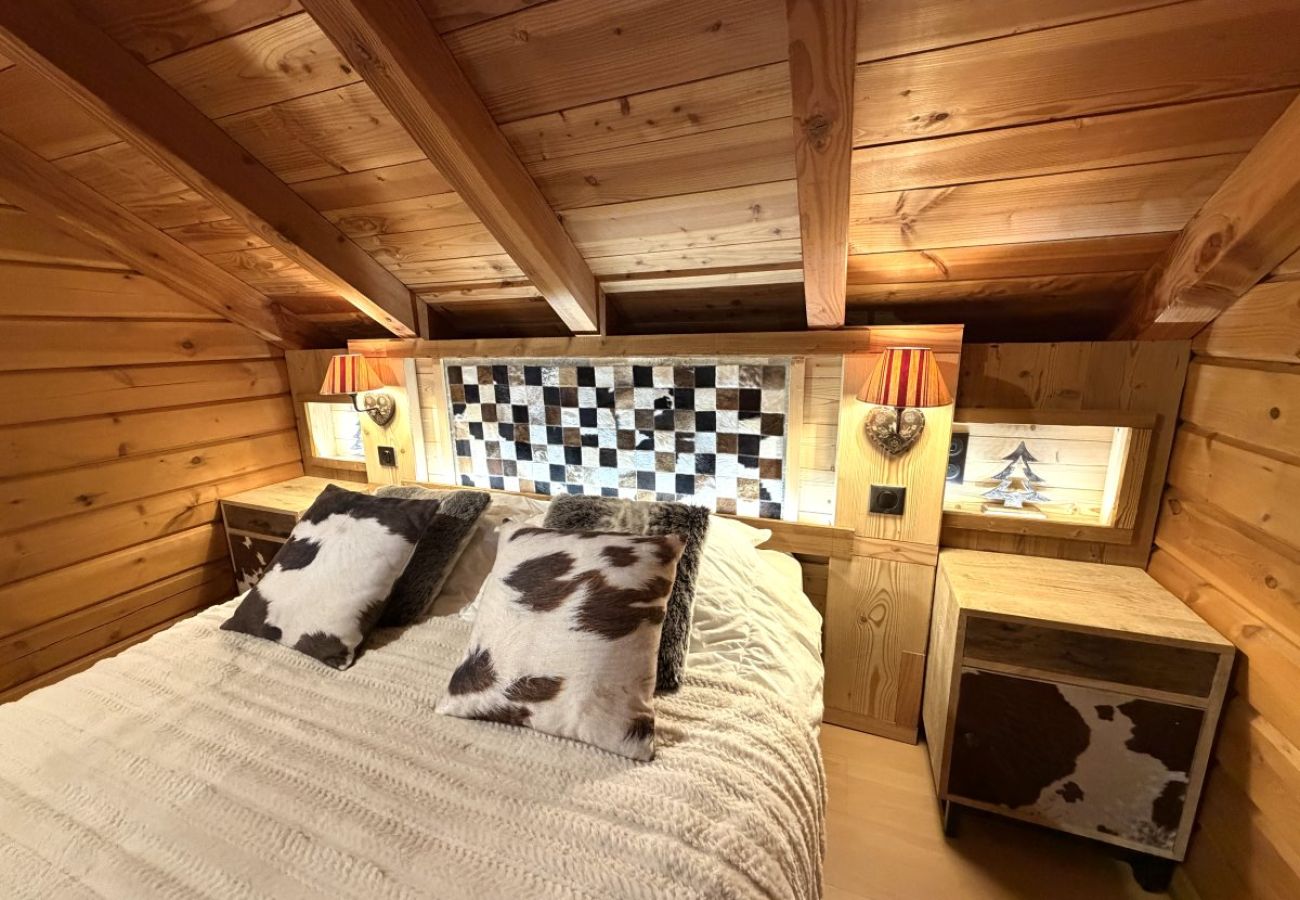 Chambre avec un lit double