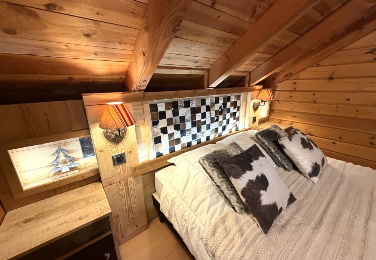 Chambre avec un lit double