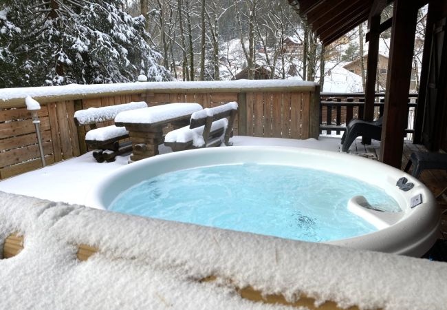 Chalet à La Bresse - LE RENNE  Chalet en bois au calme avec SPA Jacuzzi Chalet à La Bresse - LE RENNE  Chalet en bois au calme avec SPA Jacuzzi