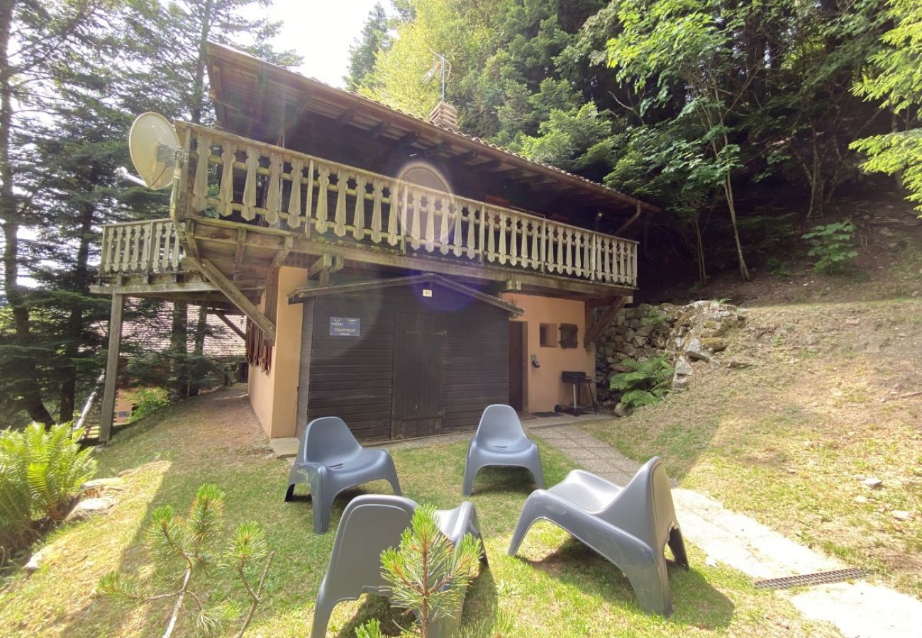 Extérieur avec balcon et jardin