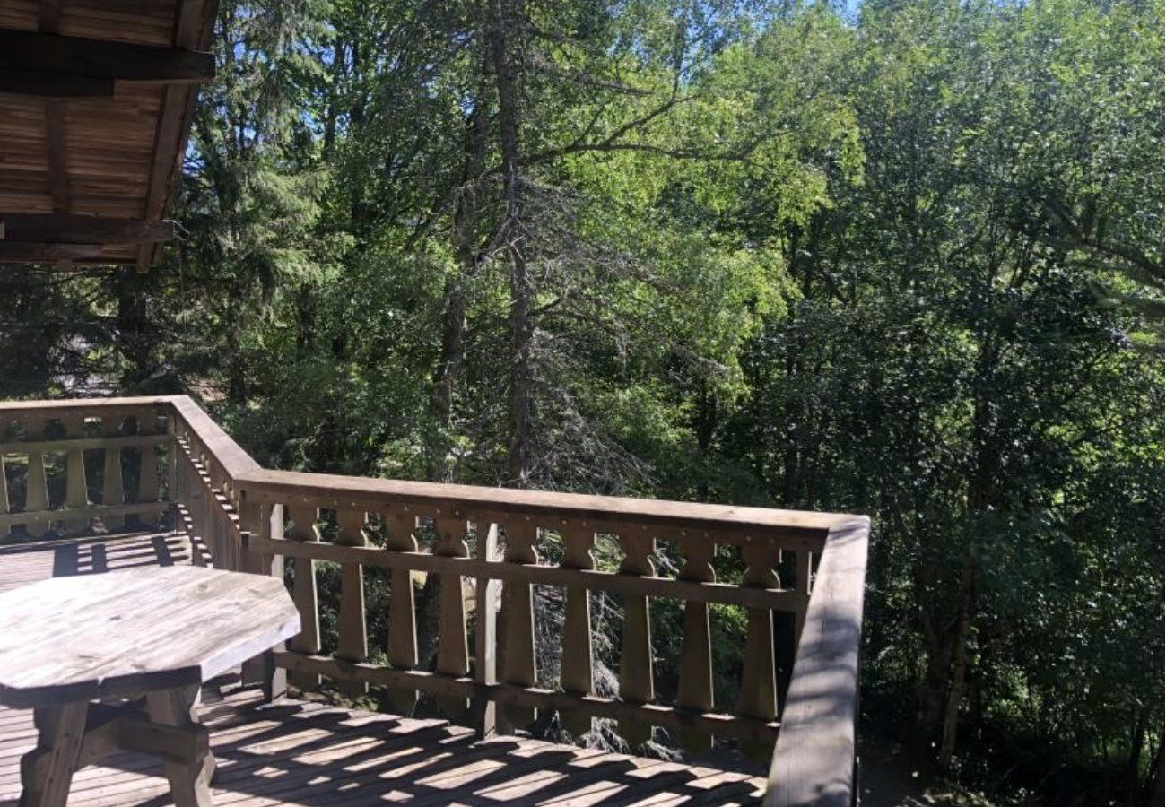 Extérieur avec balcon et jardin