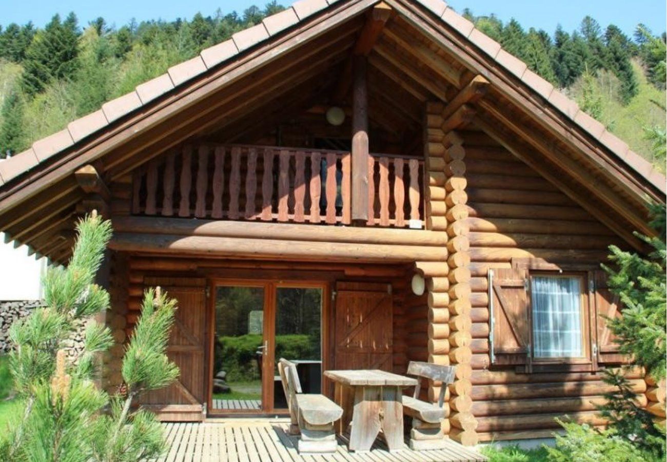 Extérieur avec terrasse, jardin et barbecue