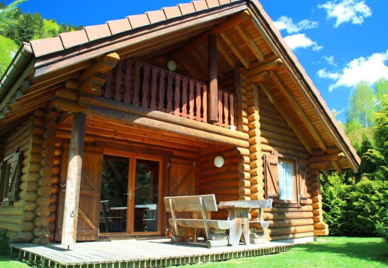 Extérieur avec terrasse, jardin et barbecue