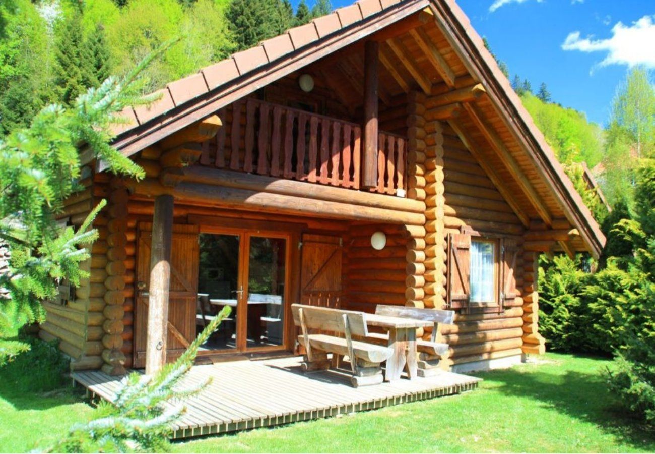 Extérieur avec terrasse, jardin et barbecue