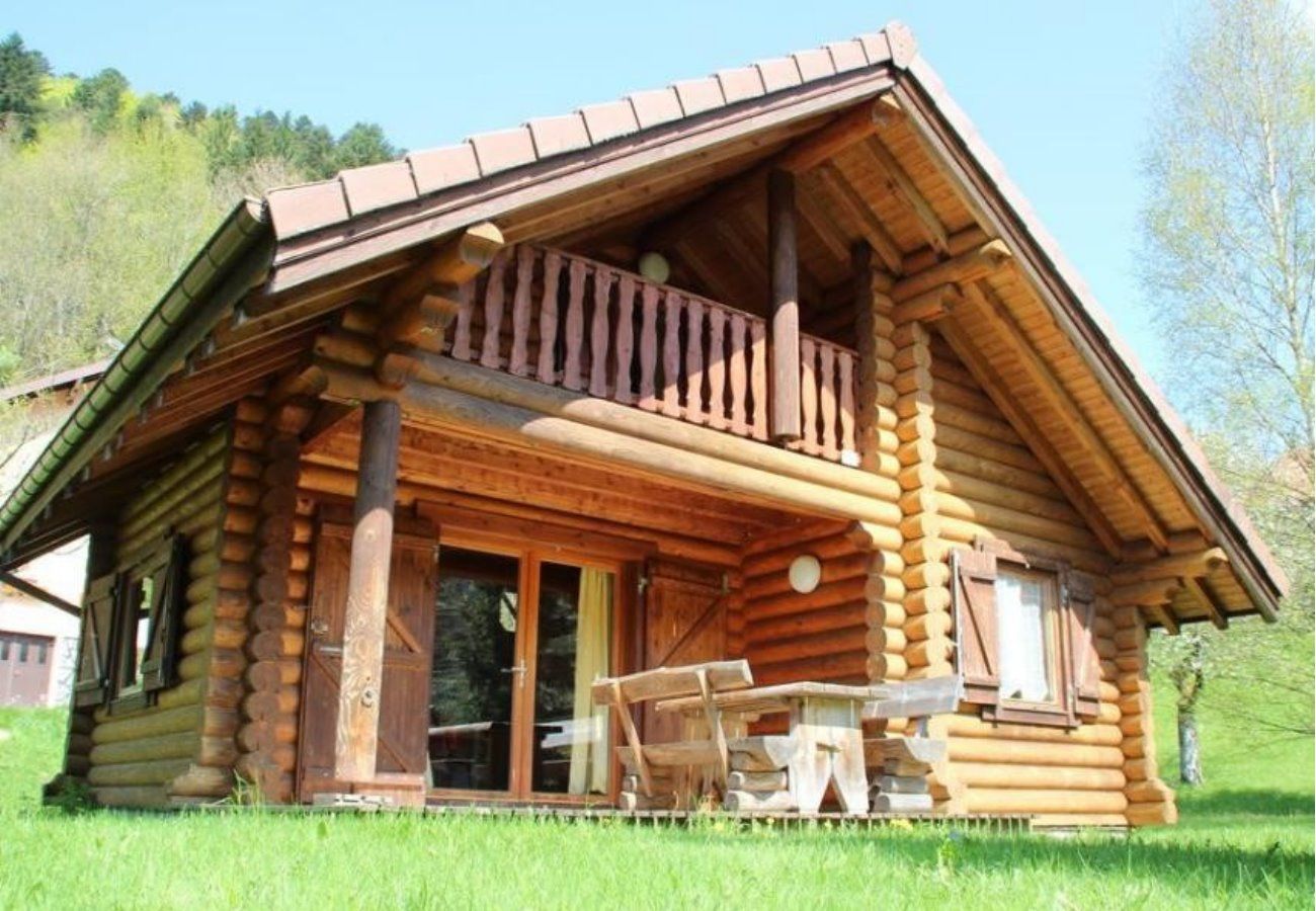 Extérieur avec terrasse, jardin et barbecue