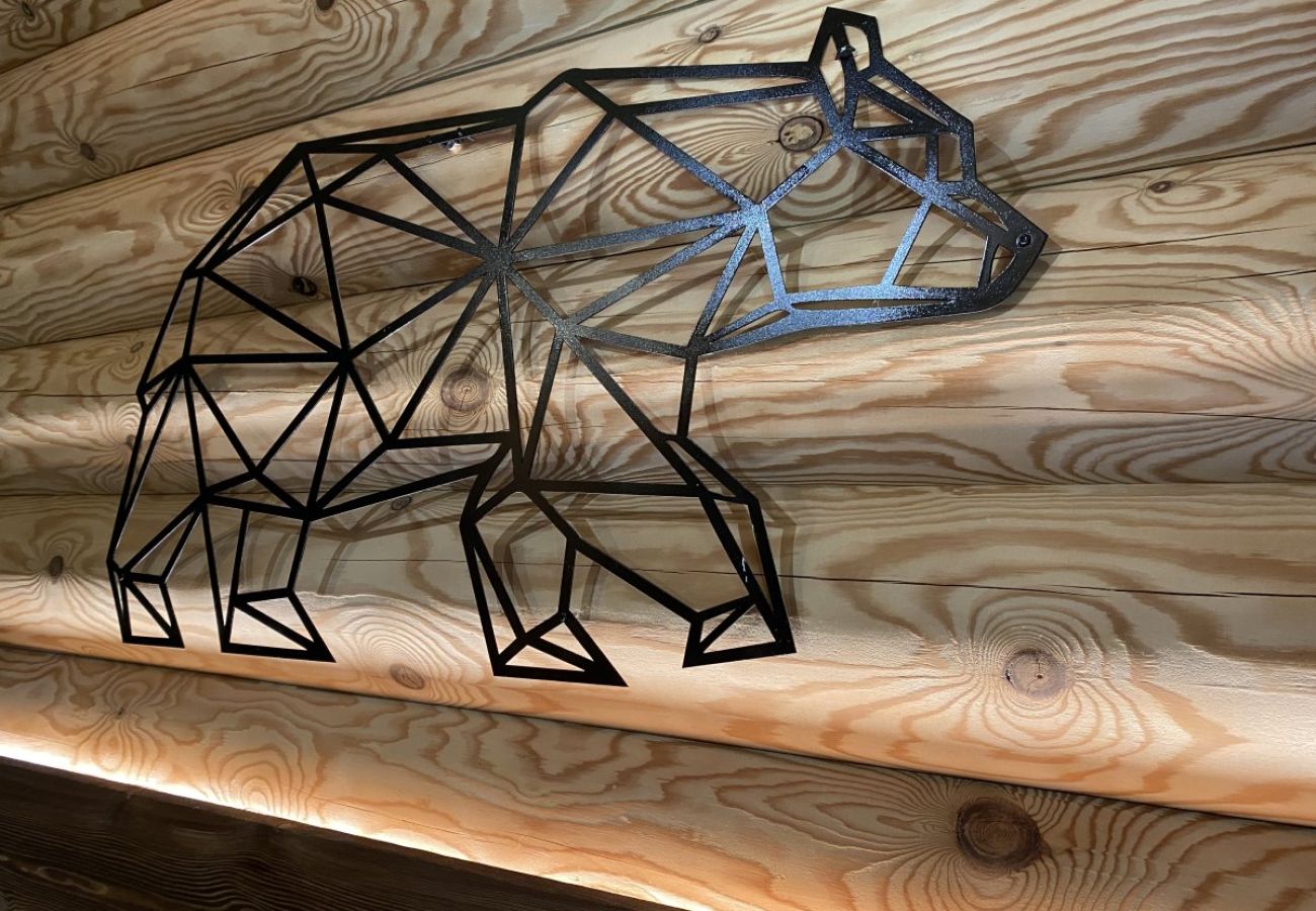 Chambre avec lit double et TV