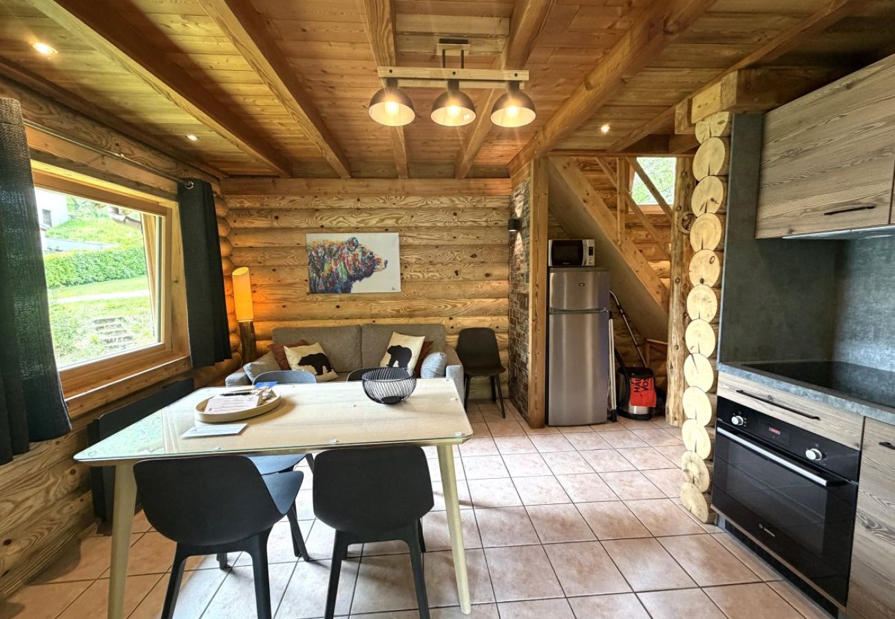 Séjour salon avec cuisine équipée